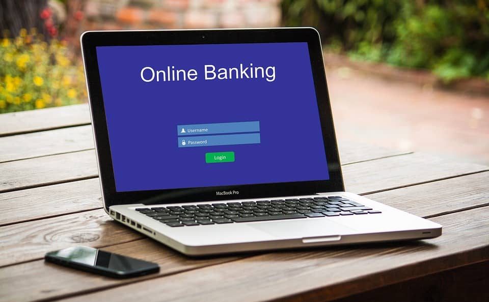 digital banking vs traditional banking comparison